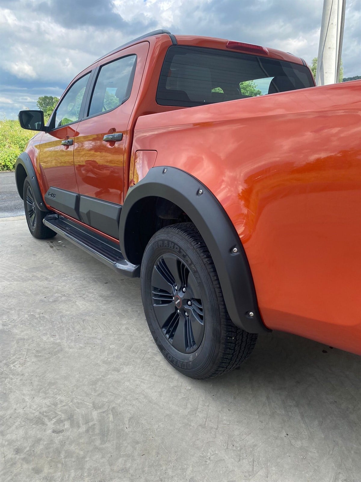 Isuzu D Max Yeni Kasa Dodik Çamurluk Kaplama Seti Safari Civatasız