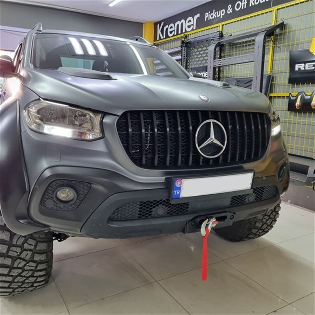Mercedes X Class Sentetik Halatlı Vinç 13000 lb