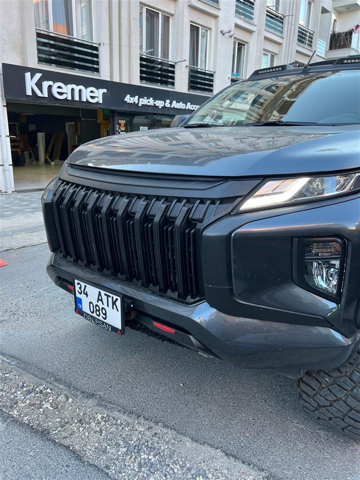 Mitsubishi L200 2019+ Siyah Panjur