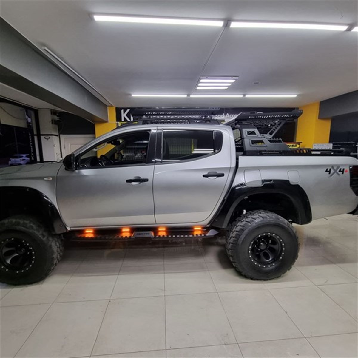 Mitsubishi L200 Yan Basamak Kaya Kaydırıcı (AQM-S32)