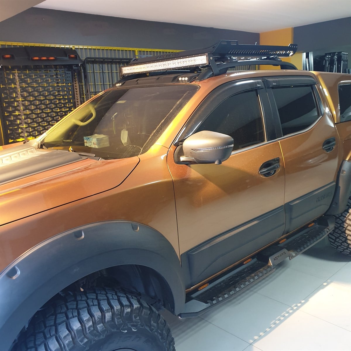 Nissan Navara Yan Basamak Kaya Kaydırıcı (AQM-S32)