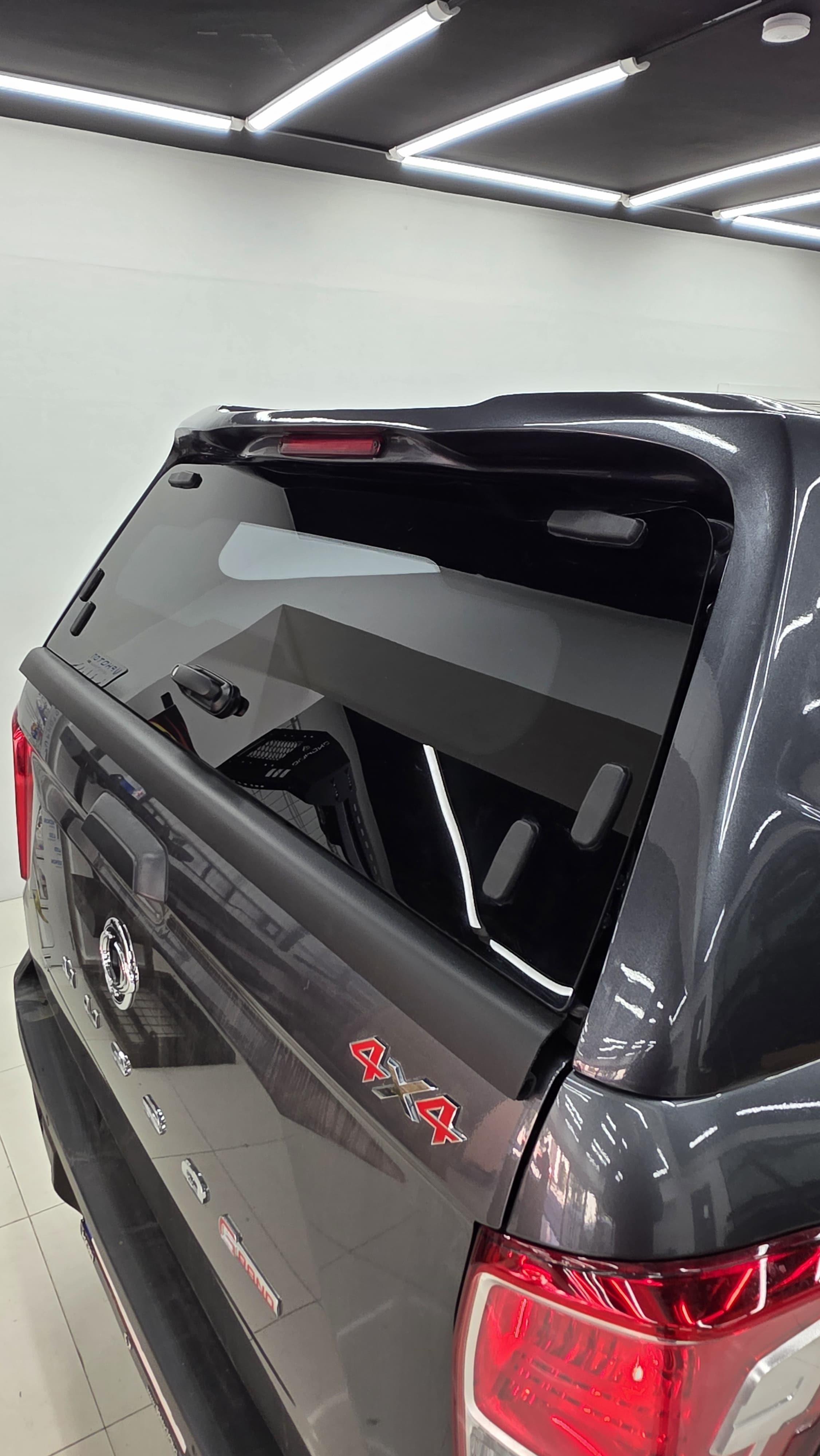 SsangYong Musso Grand Camlı Kabin