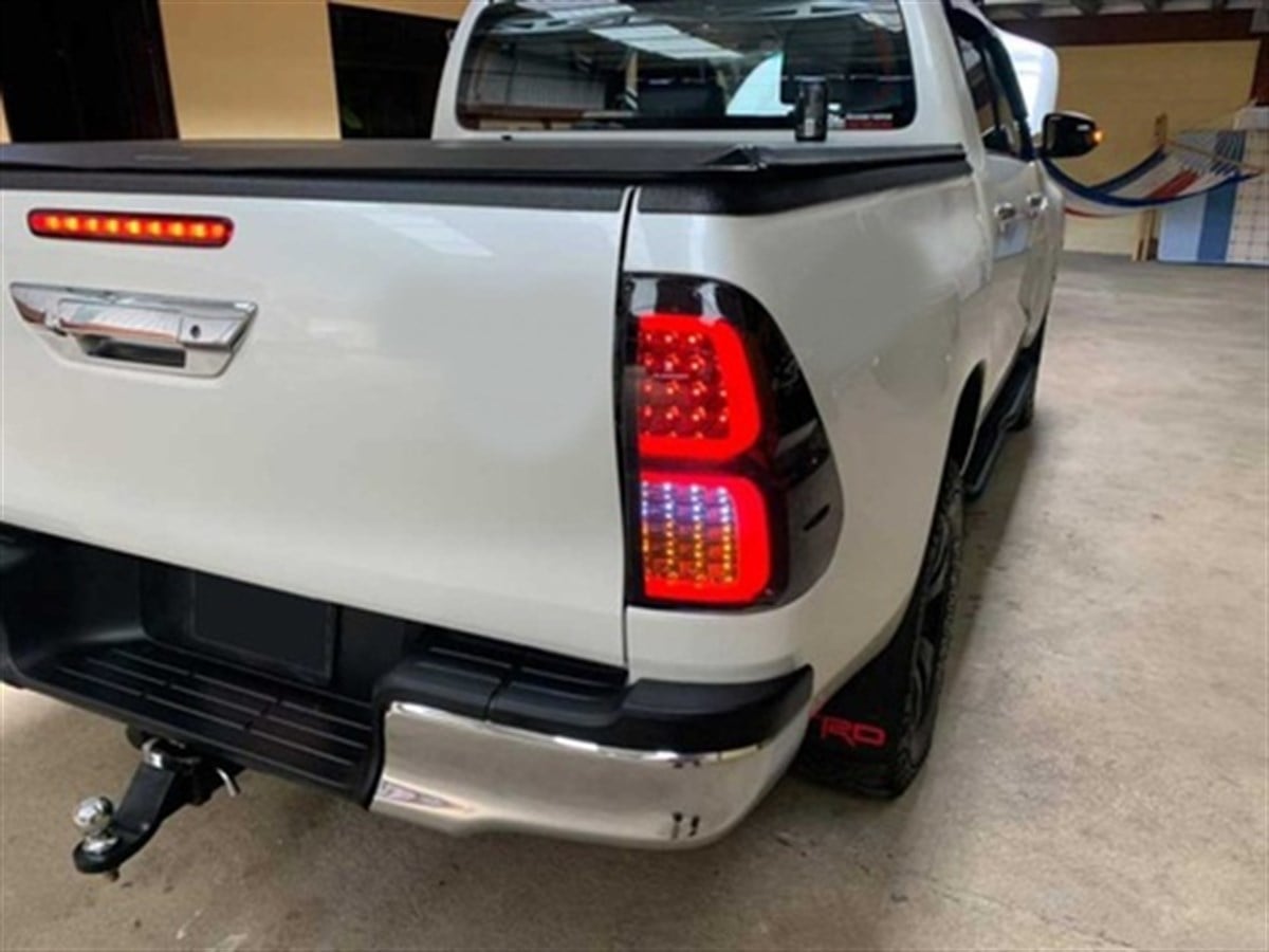 Toyota Hilux Revo 2016+ Led Stop Smoke 