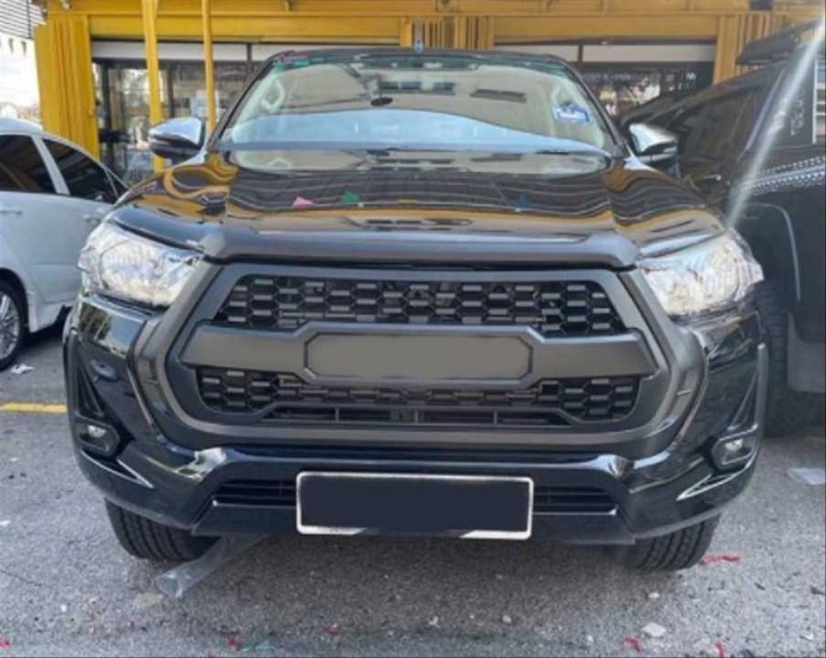 Toyota Hilüx 2021+ Panjur (Kırmızı Yazı İle )