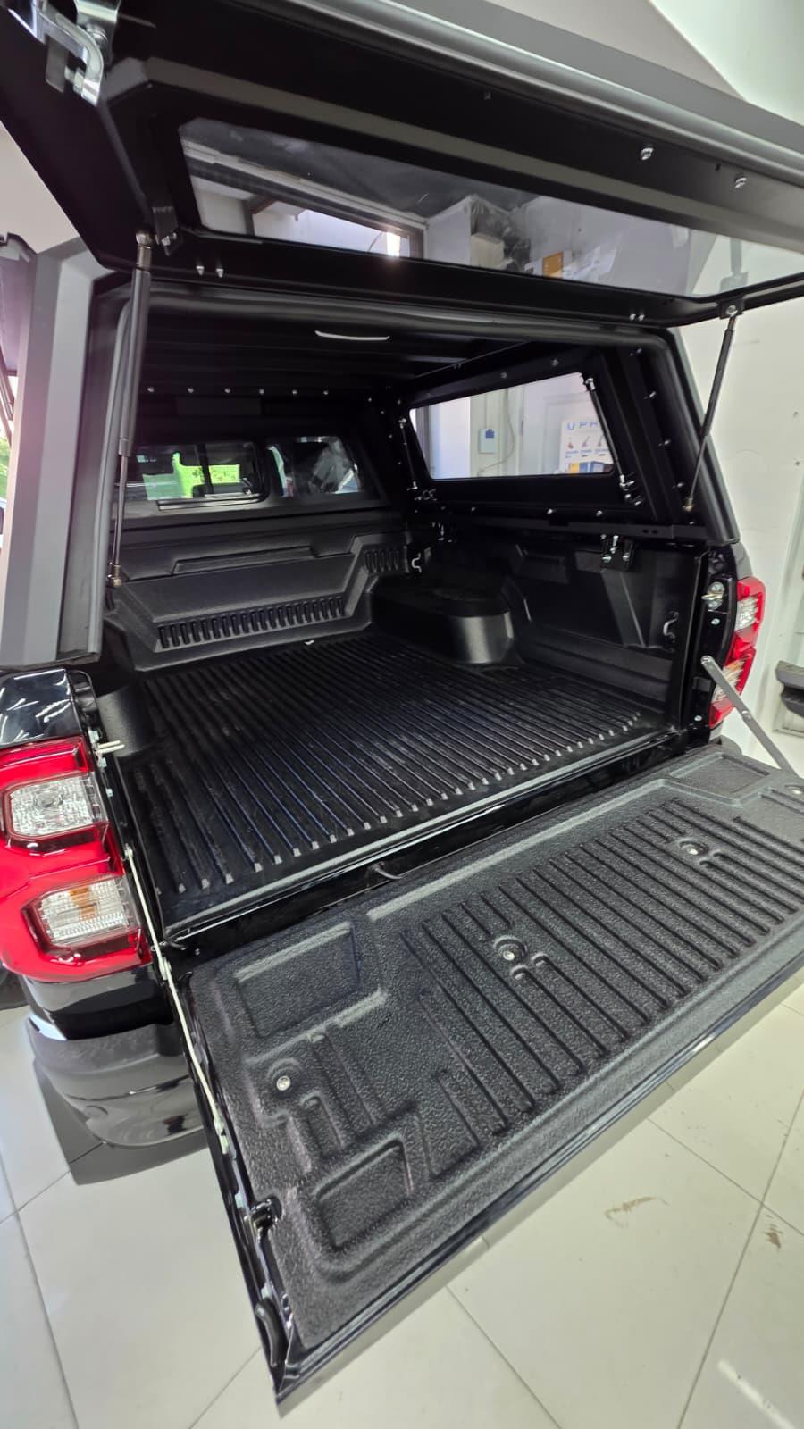 Toyota Hilux GR Sport Camlı Kabin Paslanmaz Çelik
