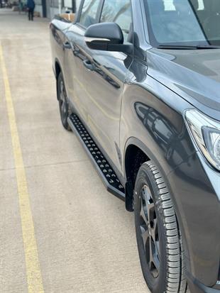 Toyota Hilux Yan Basamak (AQM-Q30)