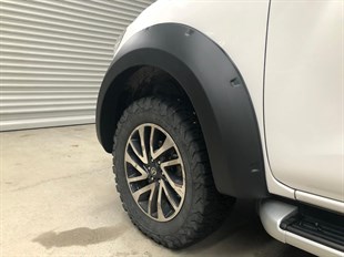 Nissan Navara Dodik Çamurluk Kaplama Seti Safari Civatasız