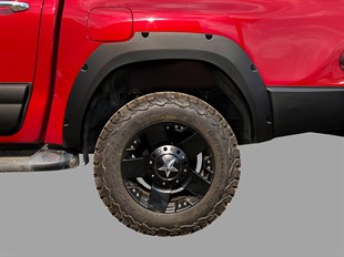 Toyota Hilux Dodik Çamurluk Kaplama Seti Safari Civatasız