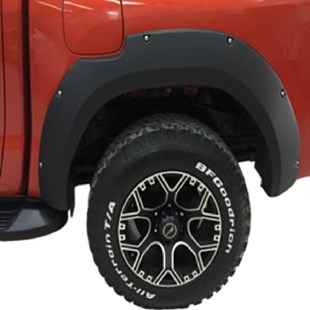 Toyota Hilux Dodik Çamurluk Kaplama Seti Safari Civatalı