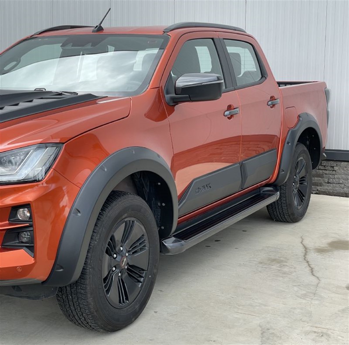 Isuzu D Max Yeni Kasa Dodik Çamurluk Kaplama Safari Civatasız