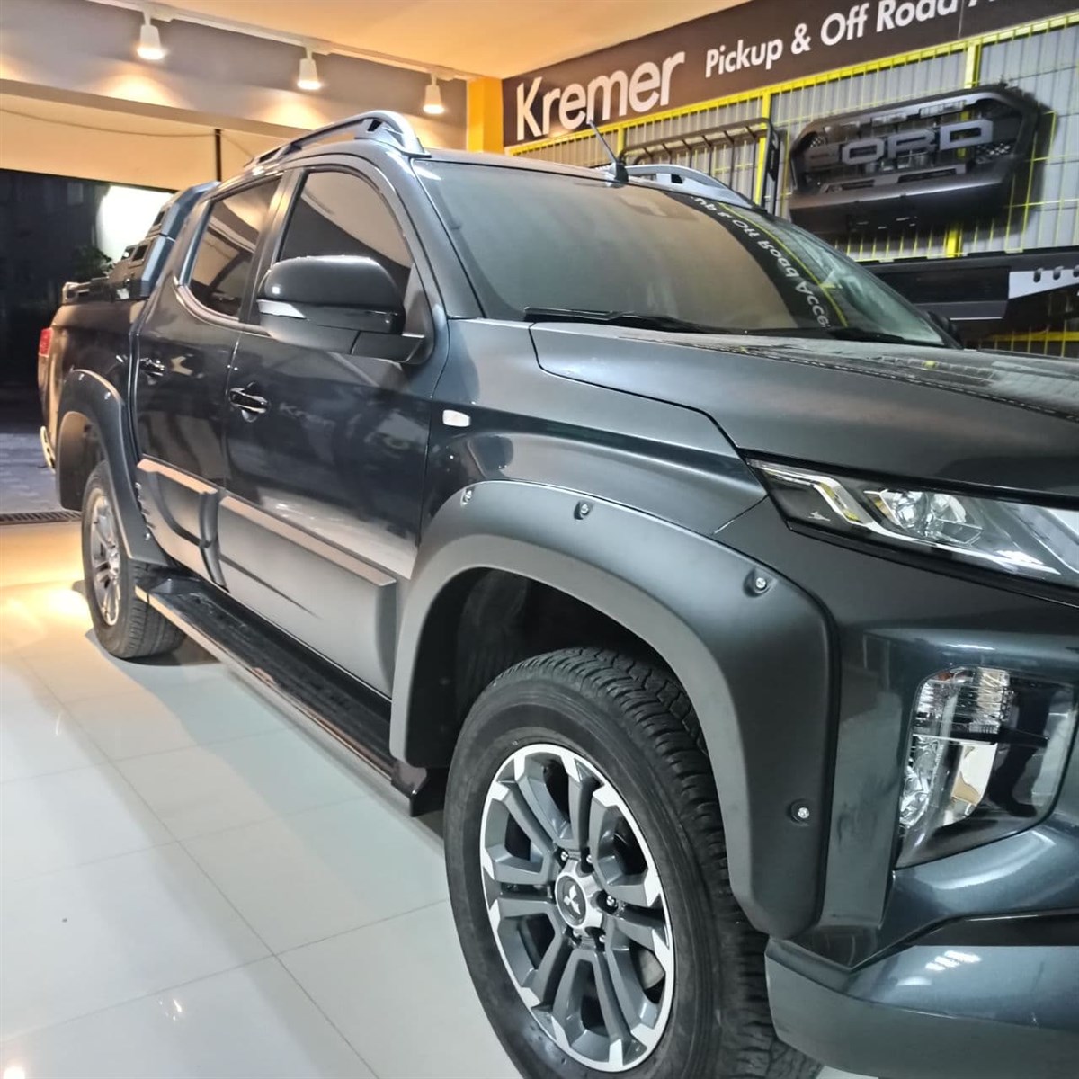 Mitsubishi L200 Dodik Çamurluk Kaplama Seti Civatalı Abs Plastik 2019 Sonrası