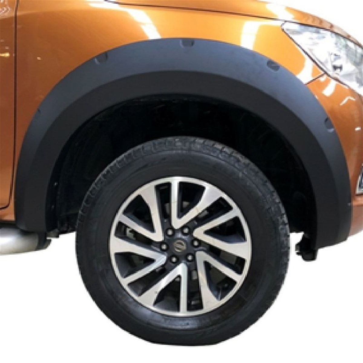 Nissan Navara Dodik Çamurluk Kaplama Seti Safari Civatasız