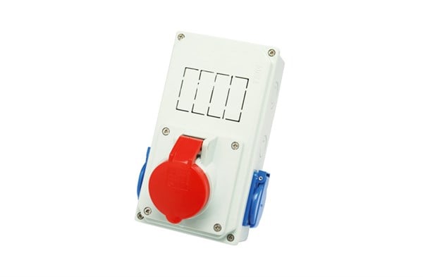 1 Adet IP44 4x16A CEE Ön+2 Adet 1x16A Yan Sigortalı Kombinasyon Kutusu(113x210x90mm)