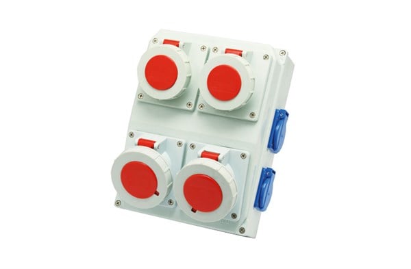 2 Adet IP44 4x32A CEE Ön+2 Adet IP44 4x16A CEE Ön+4 Adet 1x16A Yan Sigortasız  Kombinasyon Kutusu(210x280x100mm)