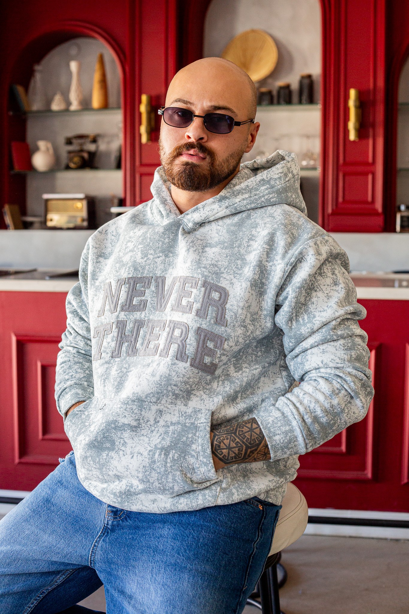 Erkek Asit Yıkama Nakış Detaylı Kapüşonlu Kanguru Cepli Sweatshirt (SVTB103)