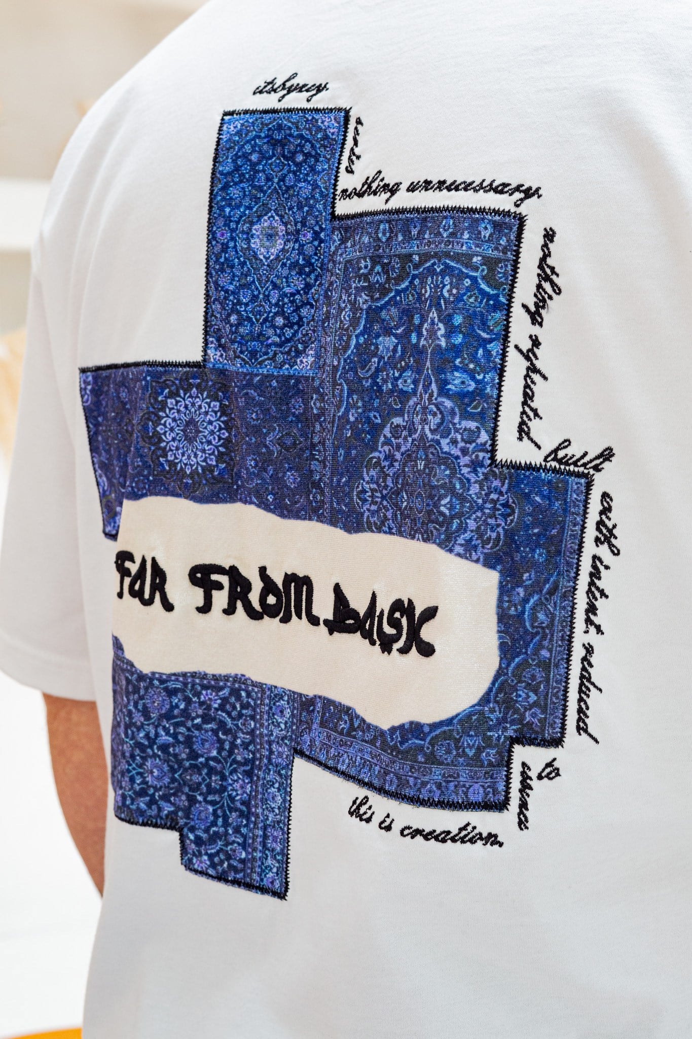 Far From Basic Halı Desen Yamalı Oversize Bisiklet Yaka T-Shirt (TSB85)