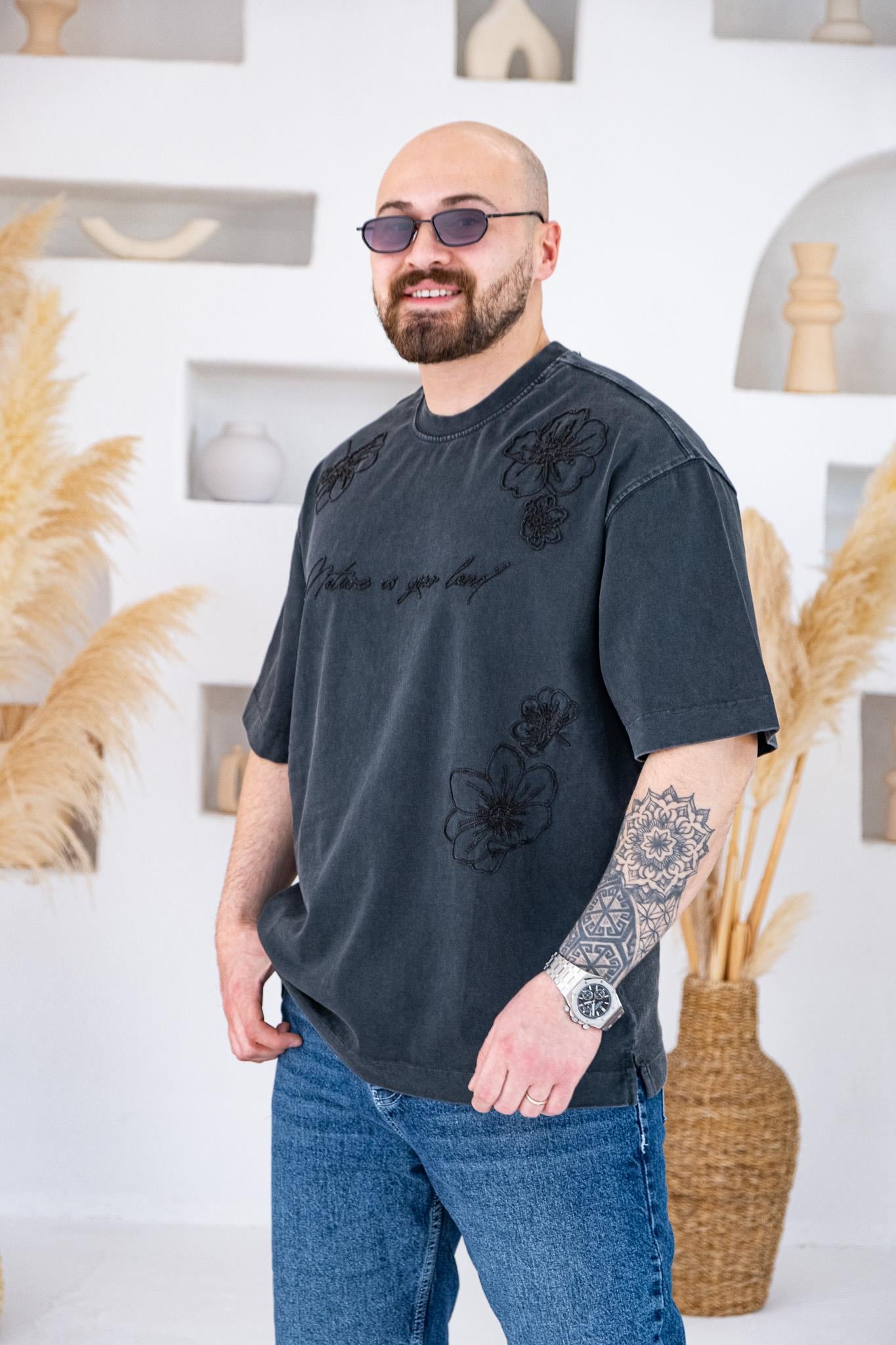 Nakışlı ve Sırtı Parça Detaylı Yıkamalı OversizeT-Shirt (TSS72)