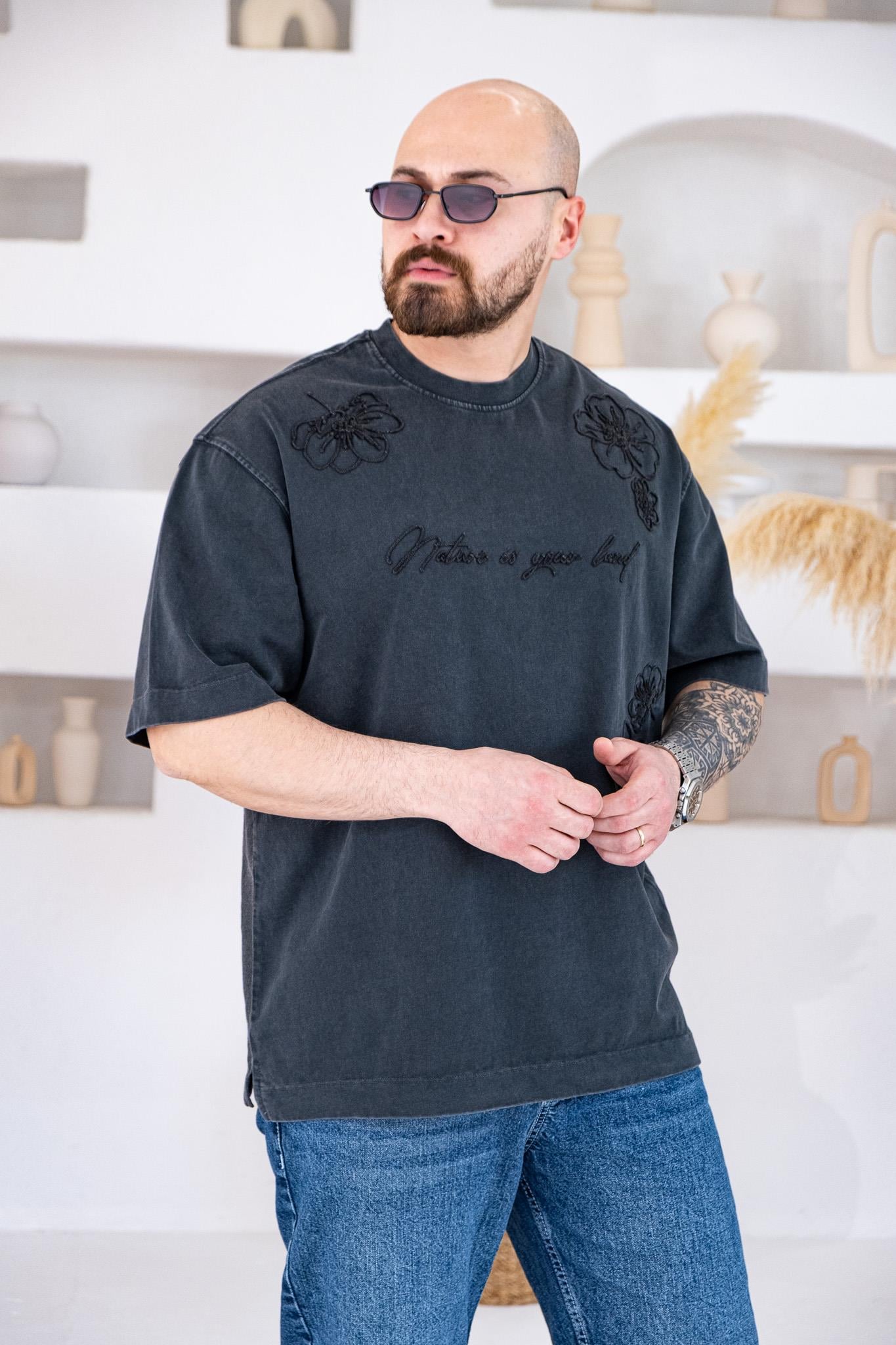 Nakışlı ve Sırtı Parça Detaylı Yıkamalı OversizeT-Shirt (TSS72)