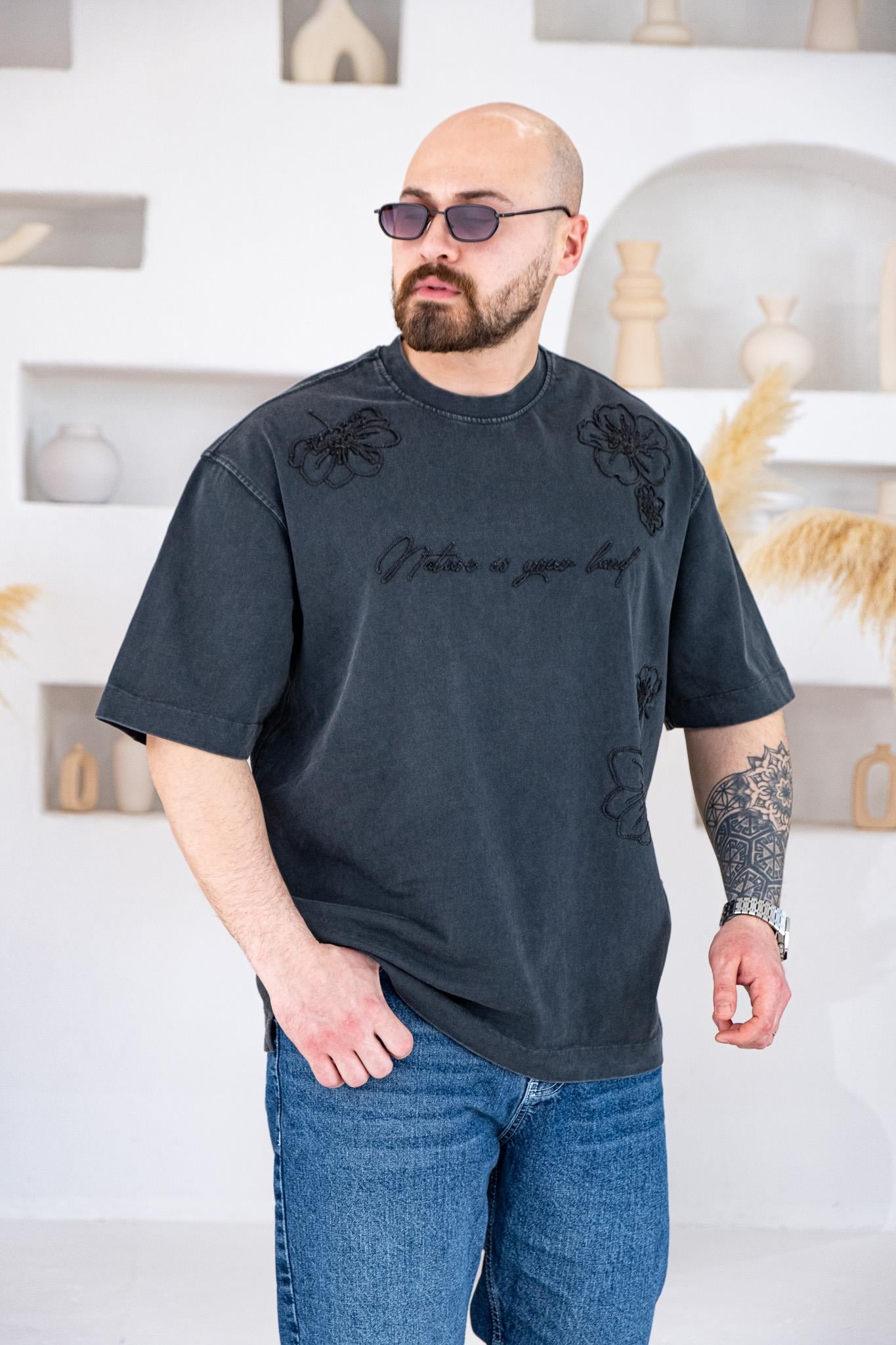 Nakışlı ve Sırtı Parça Detaylı Yıkamalı OversizeT-Shirt (TSS72)