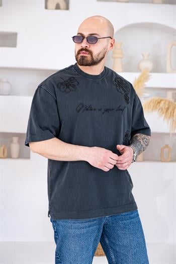 Nakışlı ve Sırtı Parça Detaylı Yıkamalı OversizeT-Shirt (TSS72)