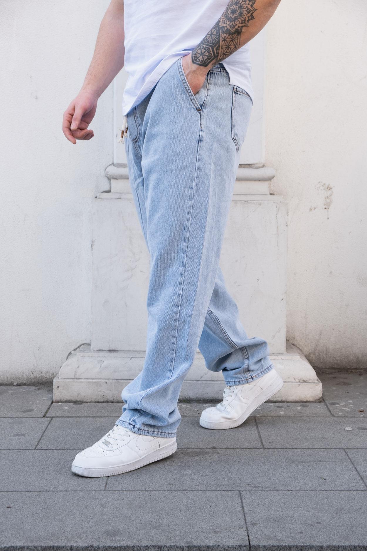 Yalangoch ayollarning uy qurilishi qishloq fotosurati