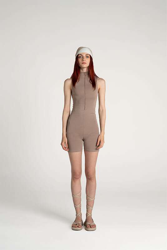 AÇIK KAHVERENGİ ÖNDEN FERMUARLI ŞORT BODYSUIT