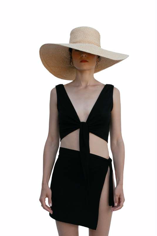 BLACK WRAP TOP