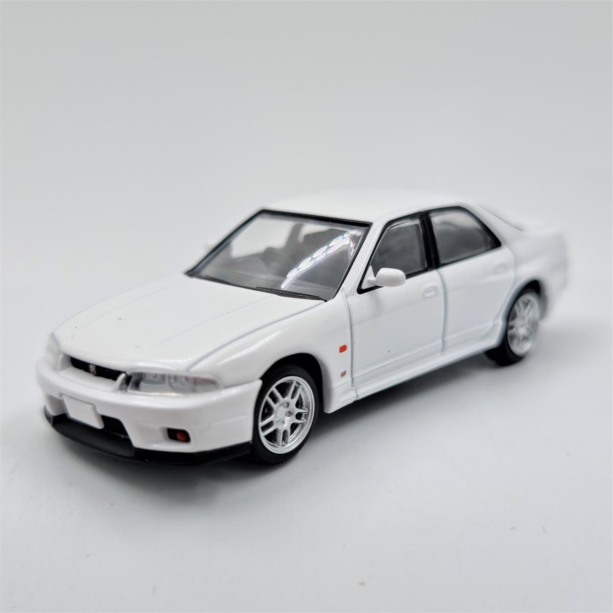 Tomica Limited Vintage Neo 1:64 Nissan Skyline GT-R R33 LV-N151