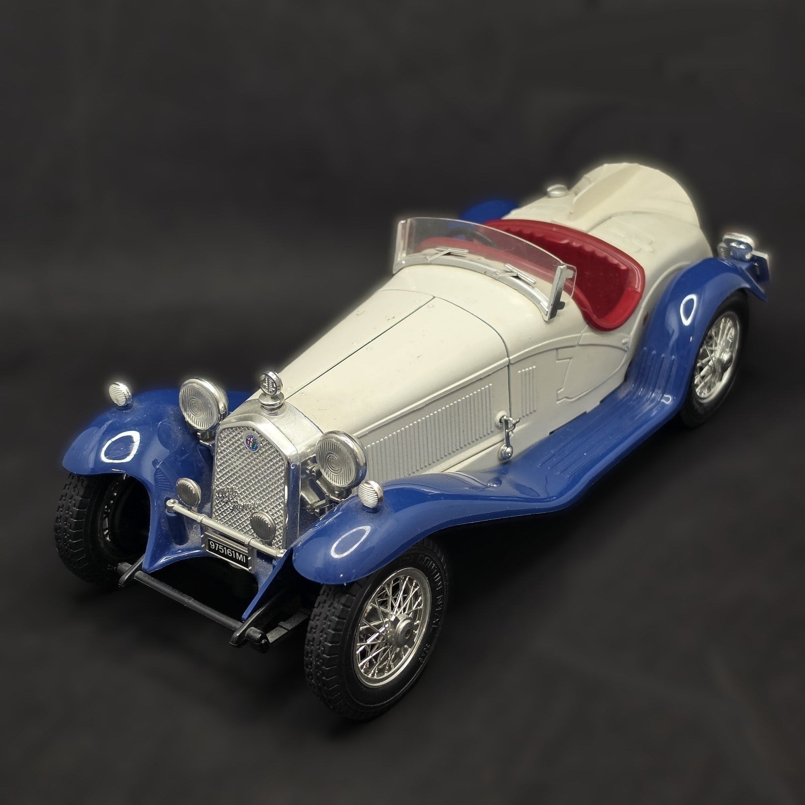 DiecastBburago 1:18 Alfa Romeo 2300 Spider (1932) Made in Italy (Vintage Diecast)