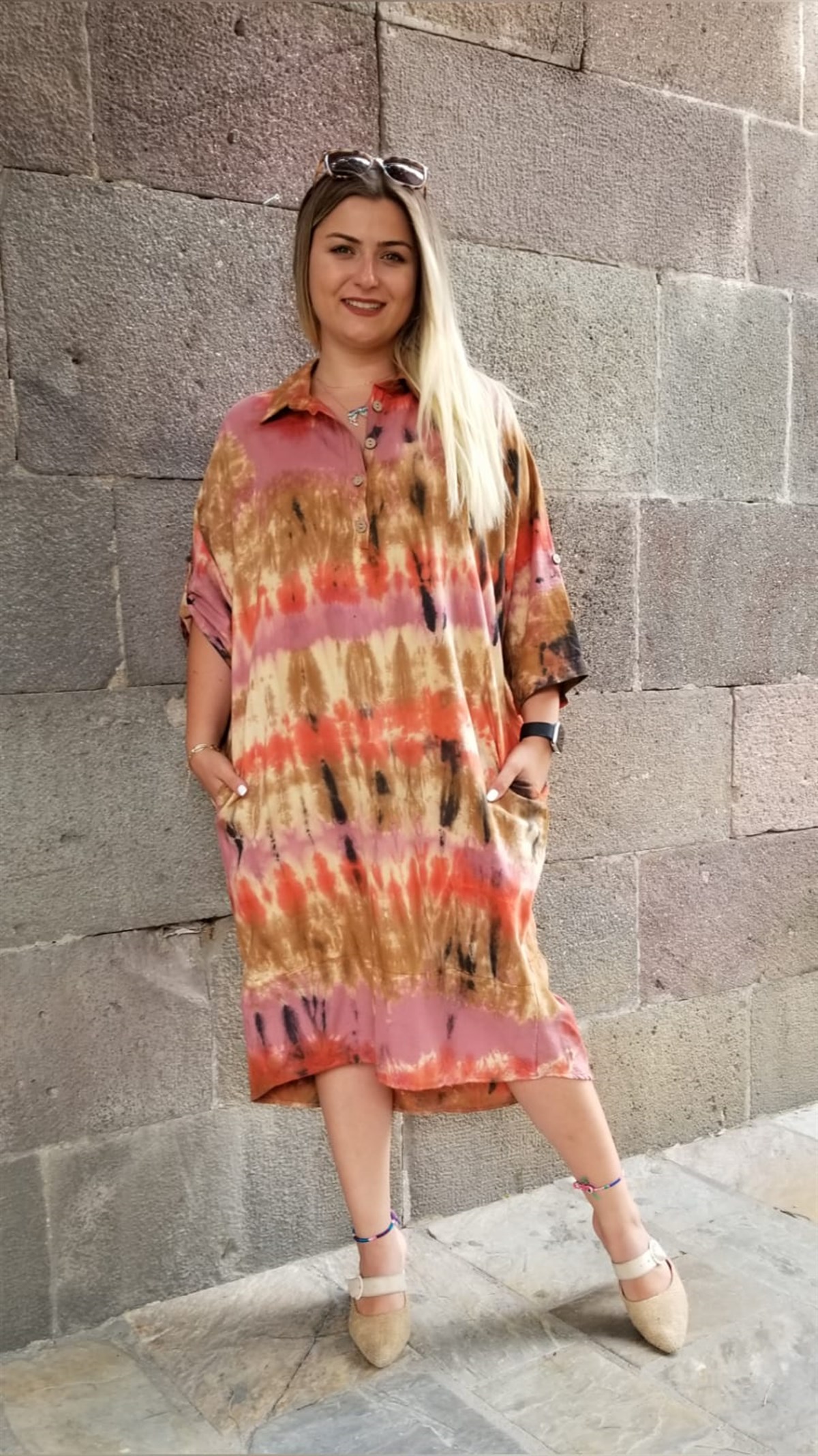 Batik Desenli Arka Kısmı Halkalı Elbise