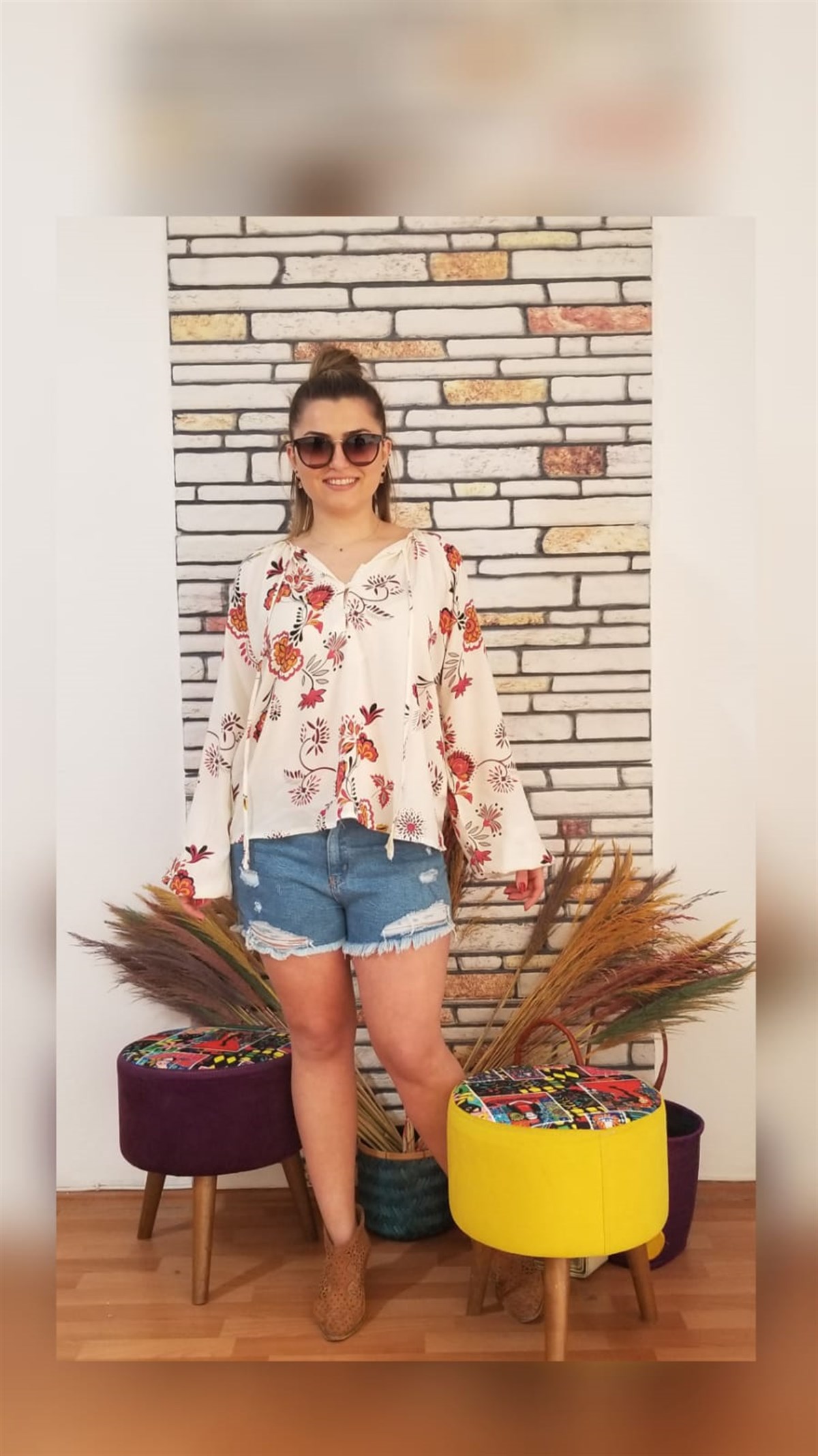 Ekru Rengi Kol Ucu Lastikli Bluz