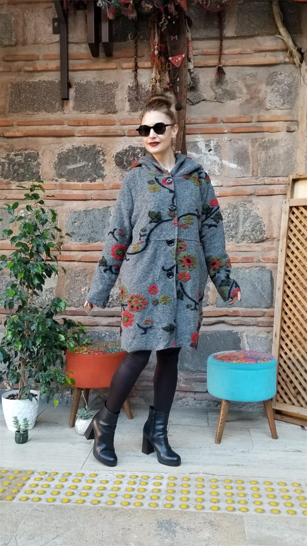 Gri Çiçekli Keçe Kaban