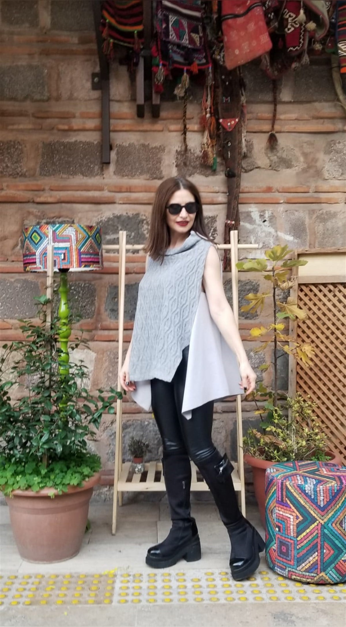 Gri Ön Triko Arka Kaşe Detaylı Bluz