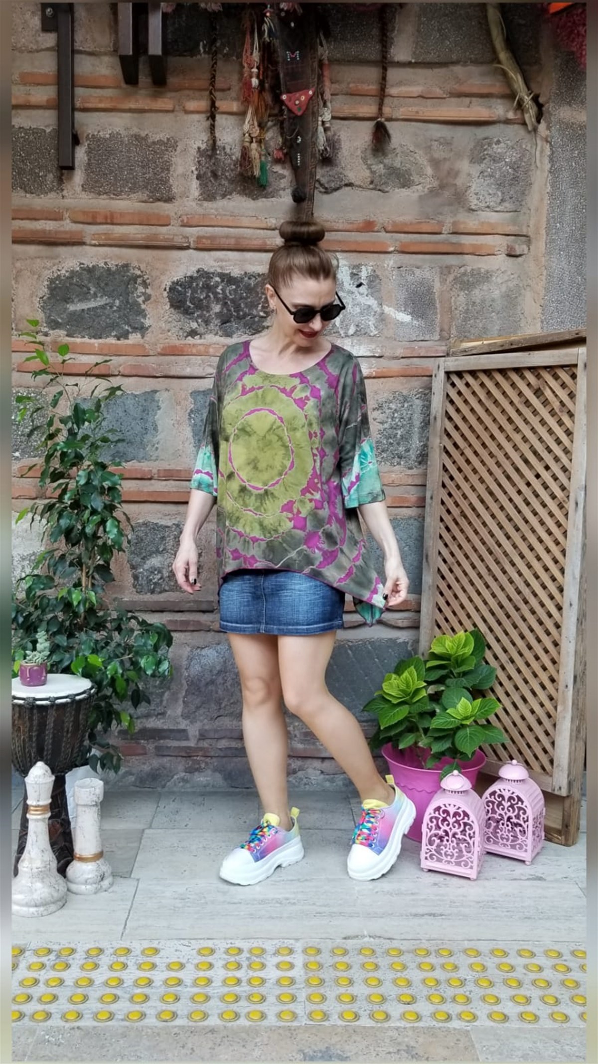 Haki Renği Batikli Asimetrik Penye Kumaş Bluz