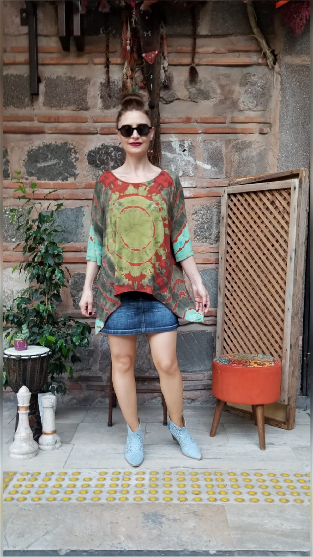 Haki Renği Batikli Asimetrik Penye Kumaş Bluz