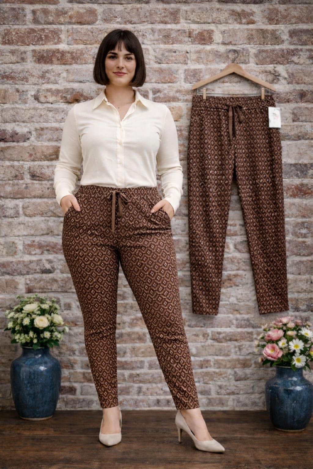 Italian desenli pantolon elastik bir yapıya sahip yandan cepli renk kahve