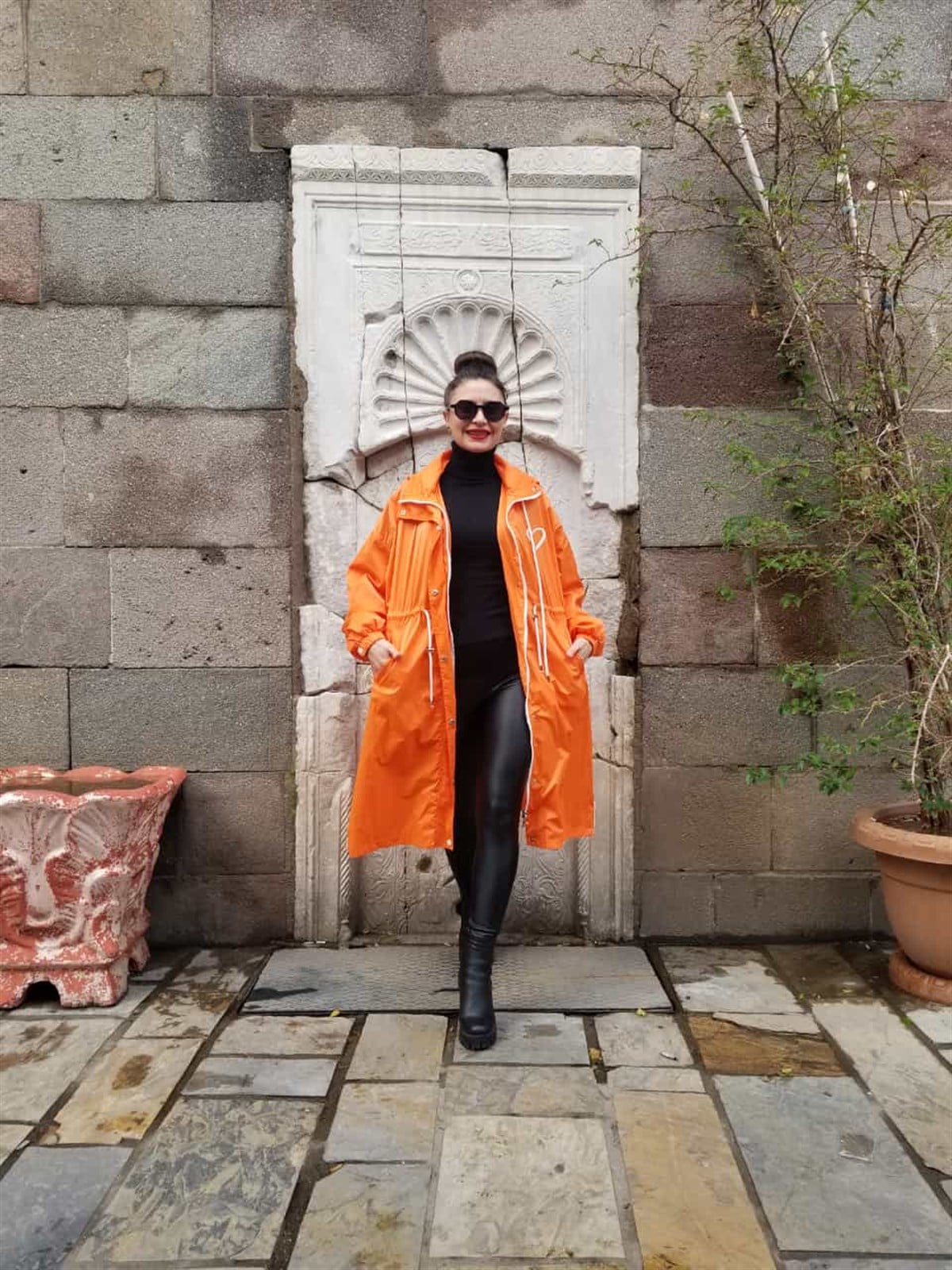 İtalyan Turuncu Yağmurluk Kapişonlu