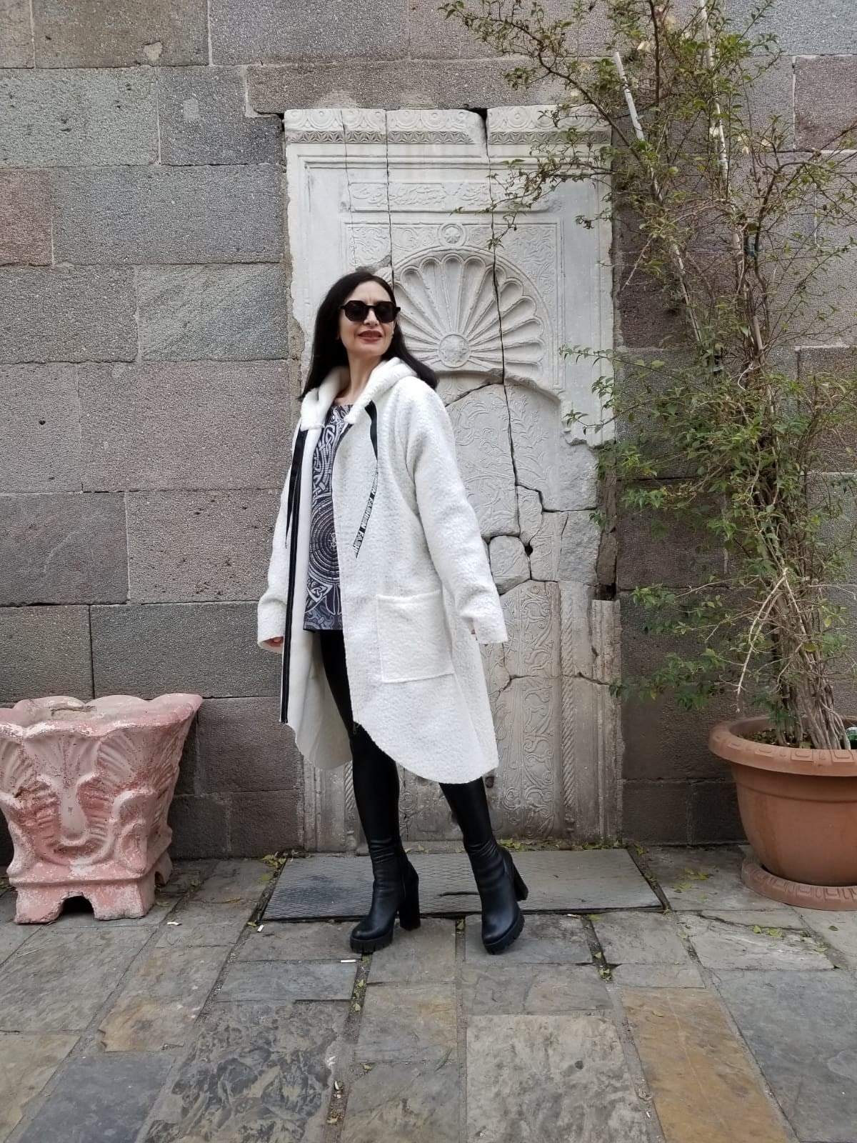 İtalyan Yün Buklet Beyaz Kapişonlu Cepli Kaban