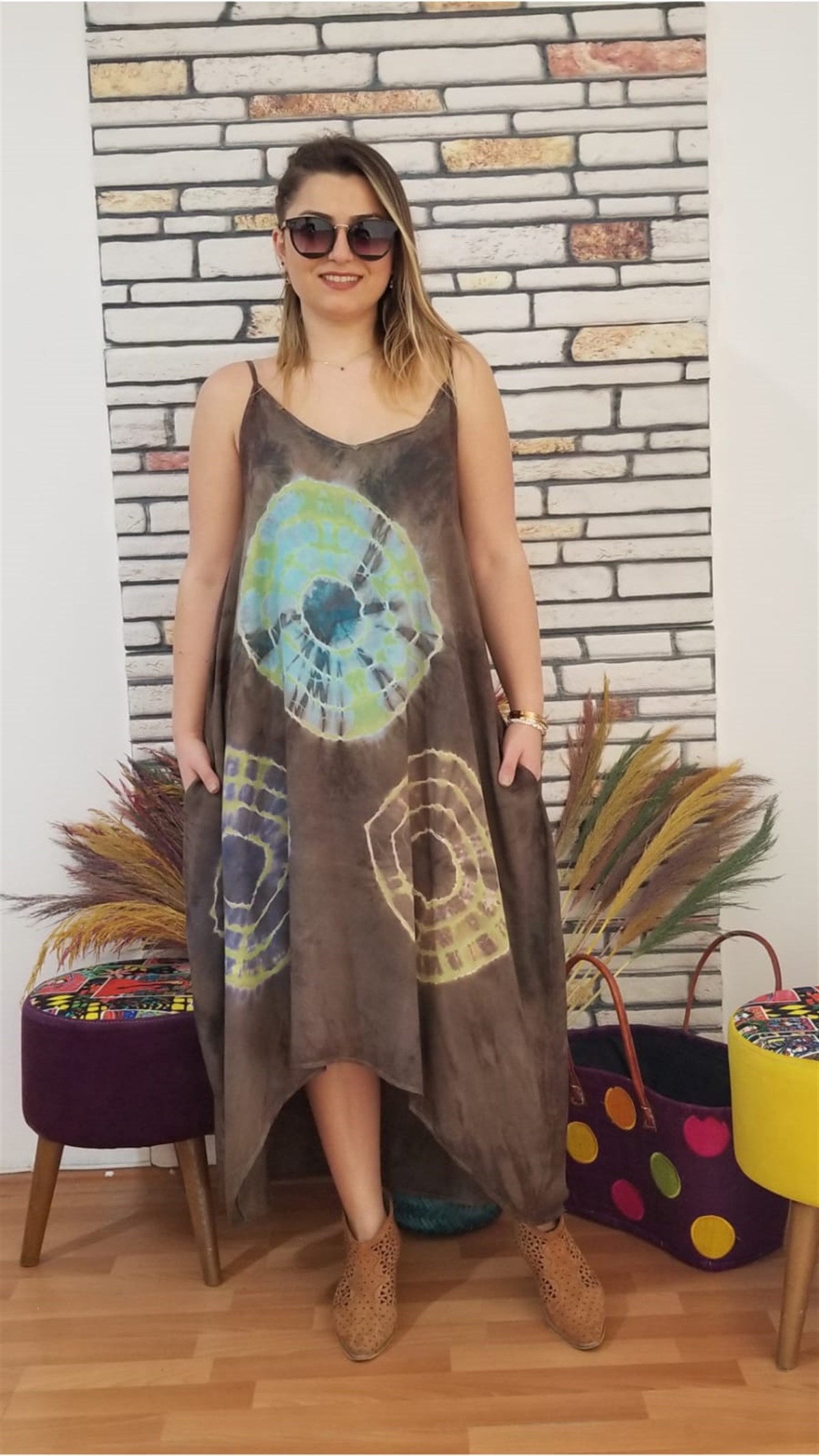 Kahve Rengi Batik Desenli Askılı Elbise 