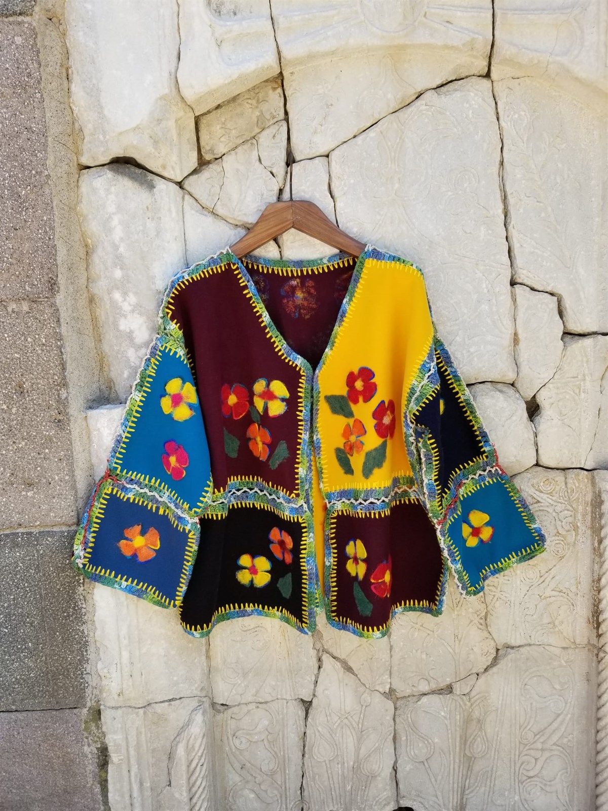 Kaşe Kumaş El İşi ve Keçe Detaylı Tasarım Hırka
