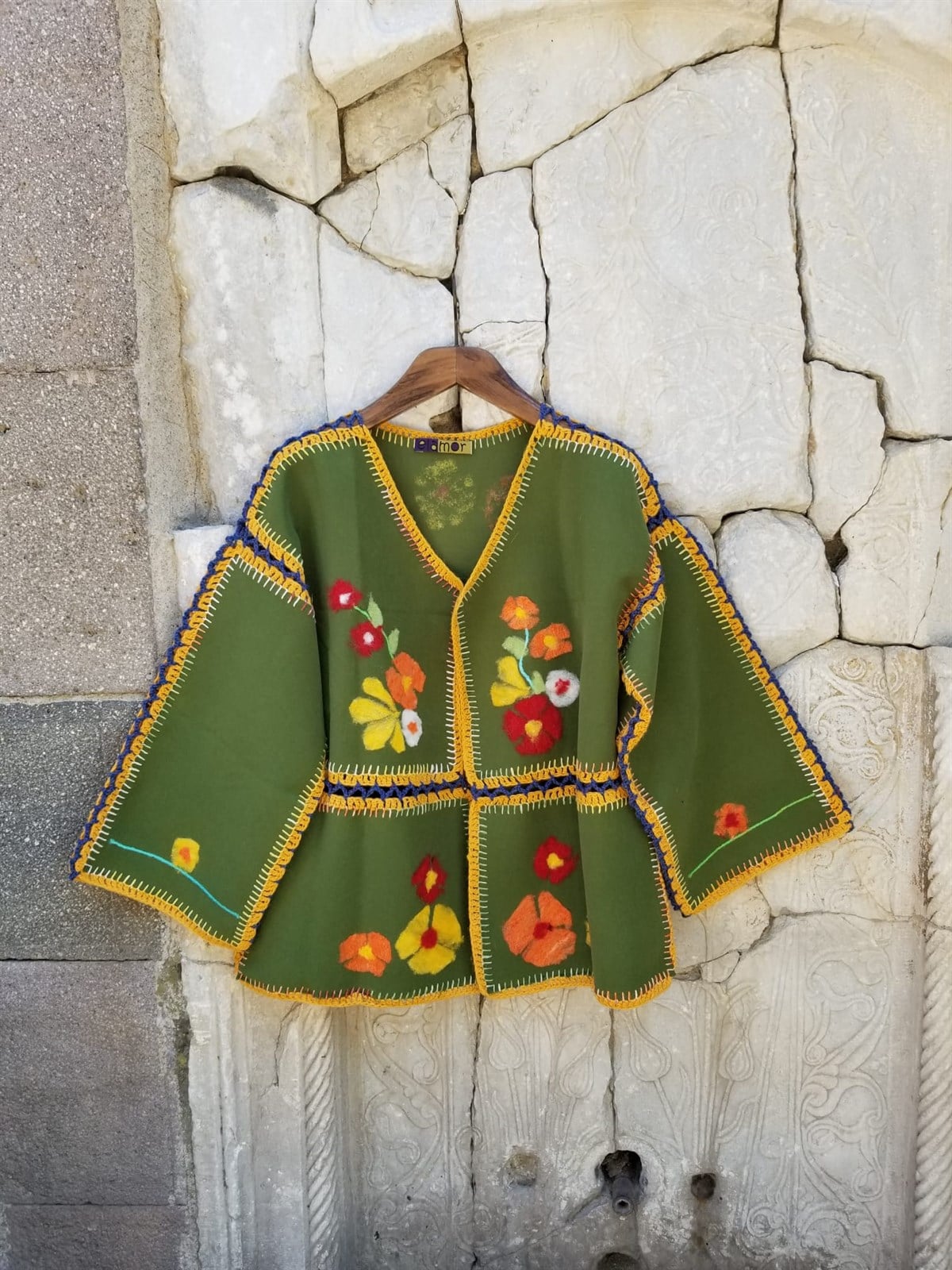 Kaşe Kumaş El İşi ve Keçe Detaylı Tasarım Hırka