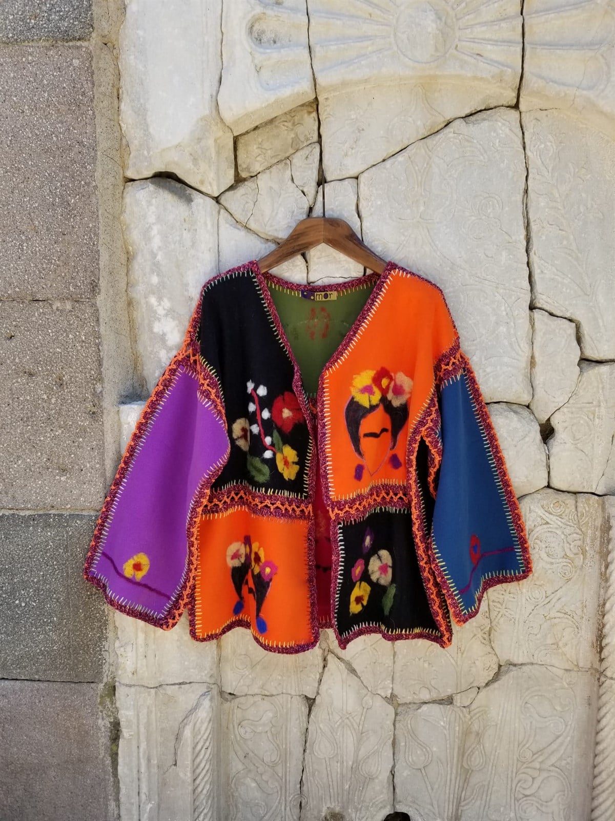 Kaşe Kumaş El İşi ve Keçe Detaylı Tasarım Hırka