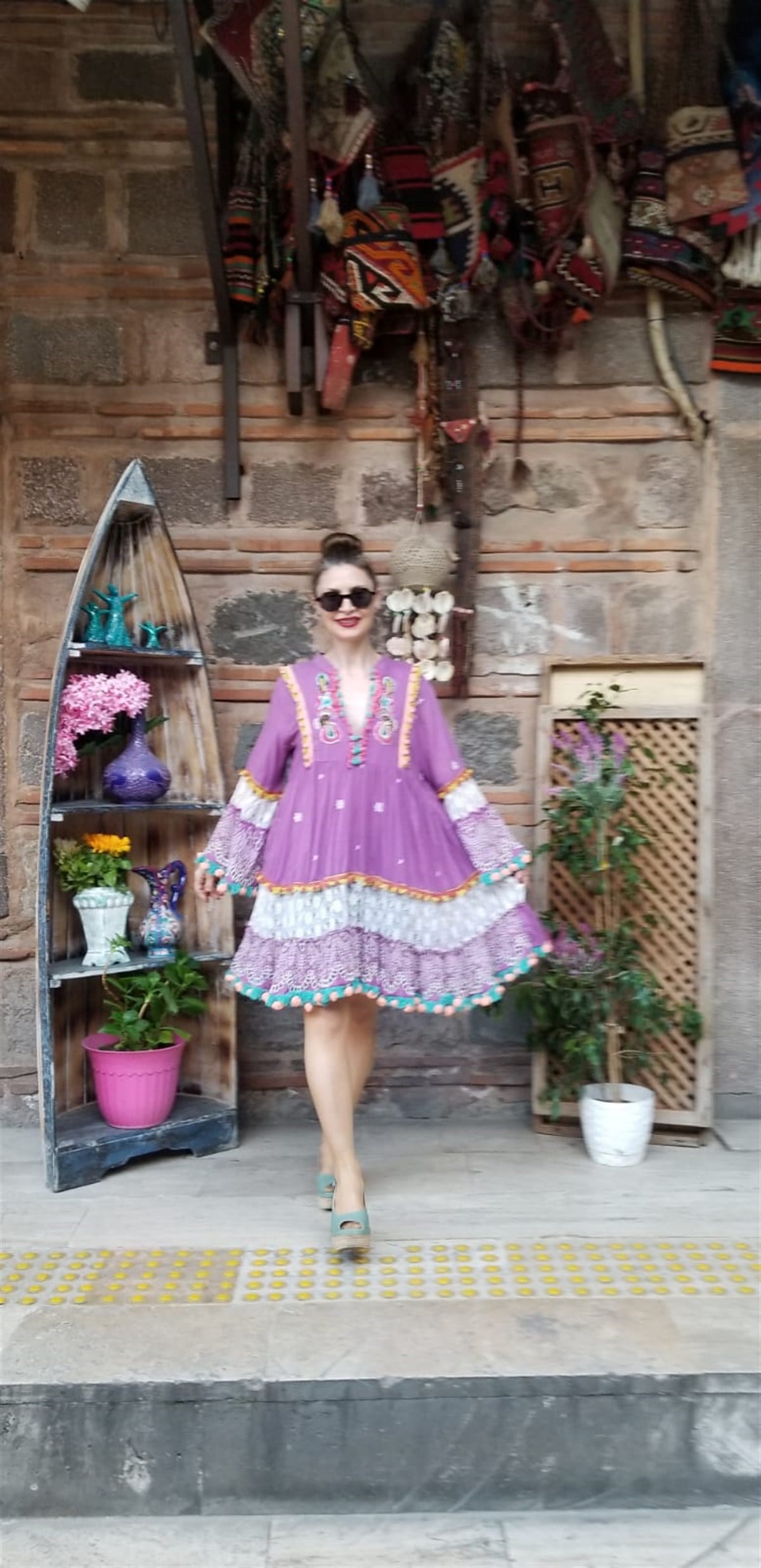 Lila İtalyan İşlemeli Ponponlu Dantel Detaylı Elbise