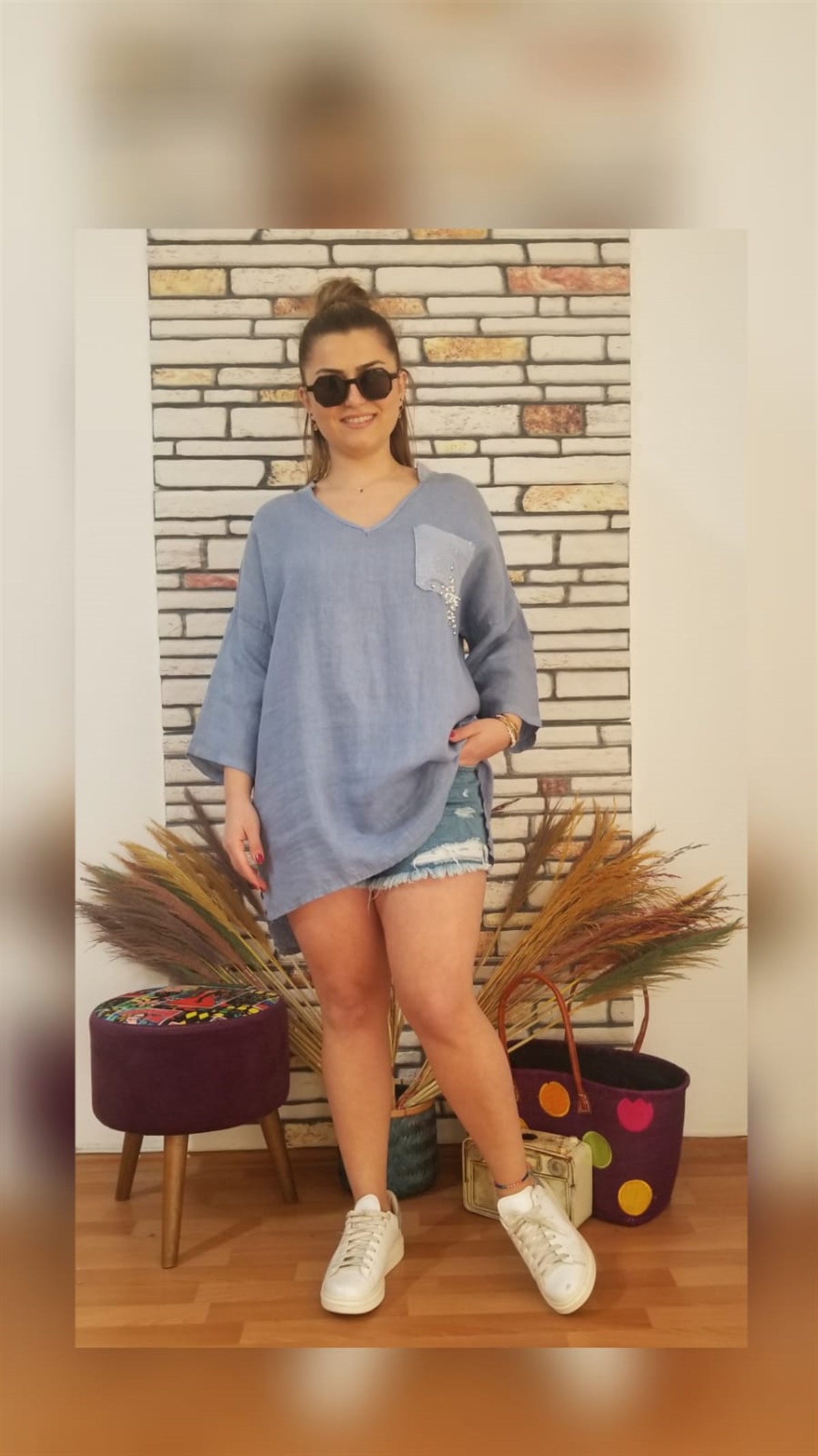 Mavi Ön Çep Detaylı Pul Palet İnçi İşlemeli Keten Bluz