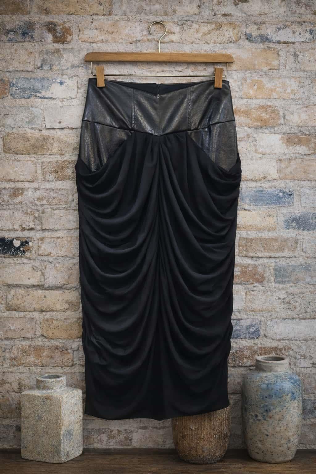 Önü Drape Detaylı  Özel Kesim Etek 