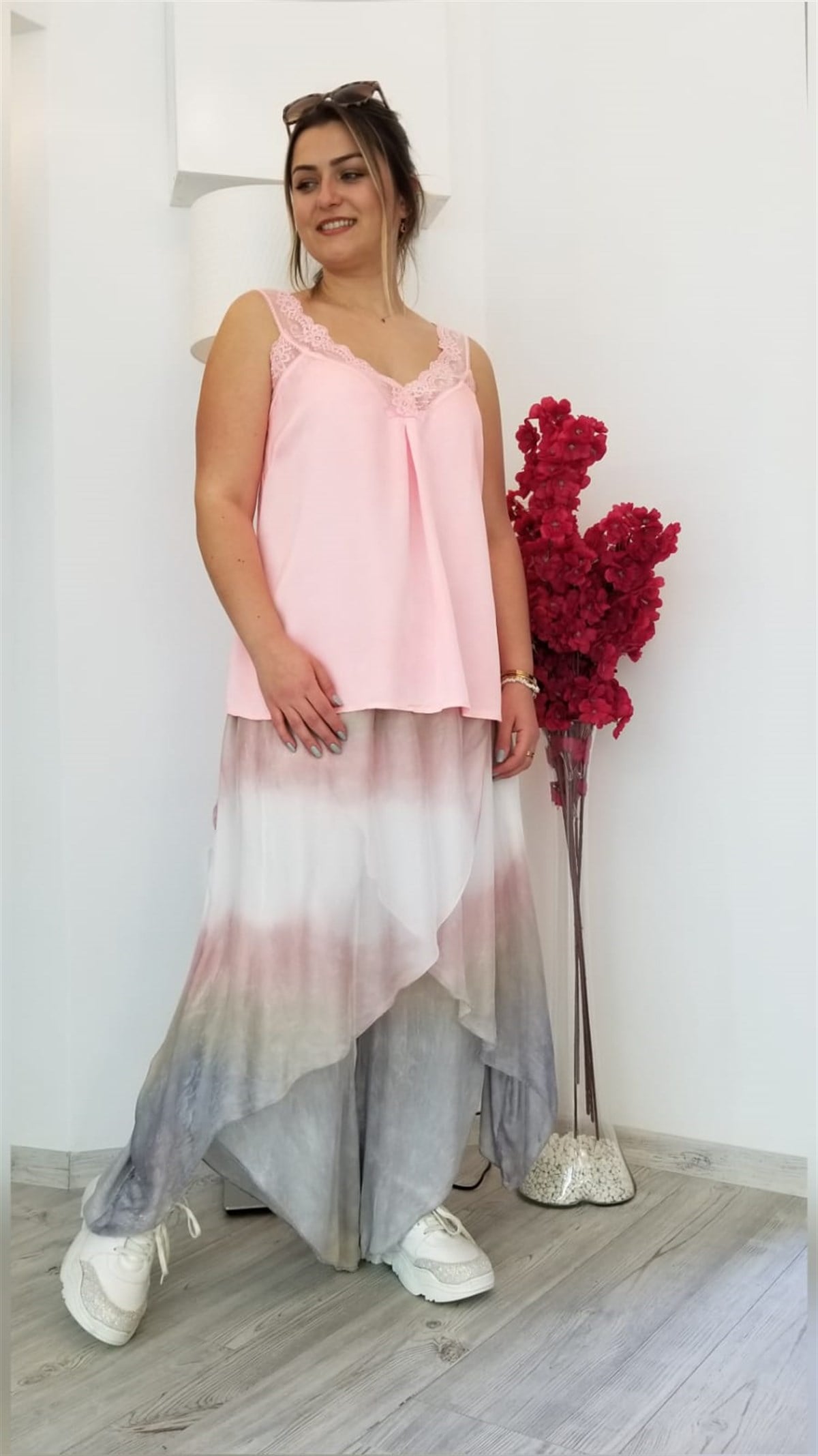 Pembe Dantel Detaylı Bluz