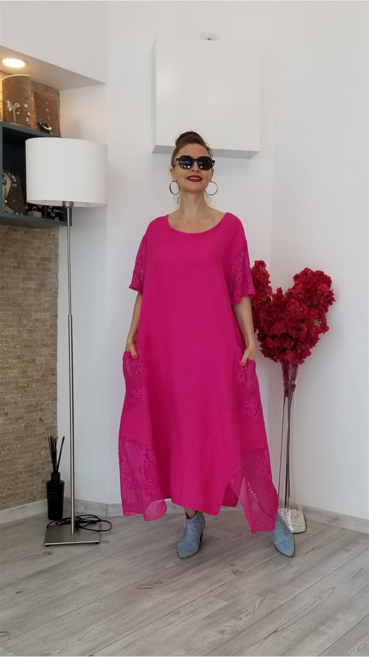 Pembe Keten Kumaş Kol Cep Ve Yan Etek Kısmı Dantel Detaylı Elbise