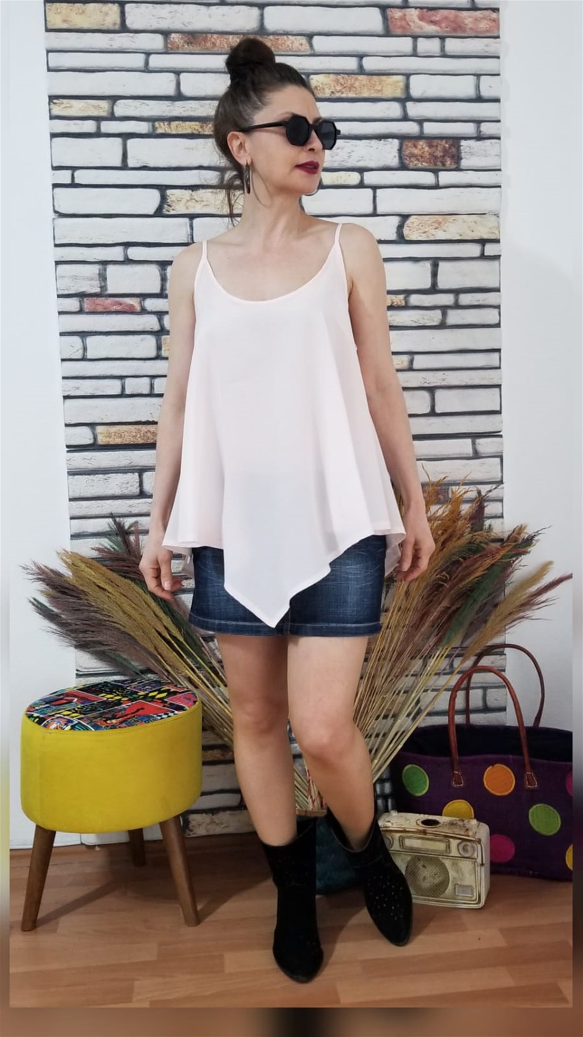 Pudra Pembesi Asimetrik Askılı Bluz