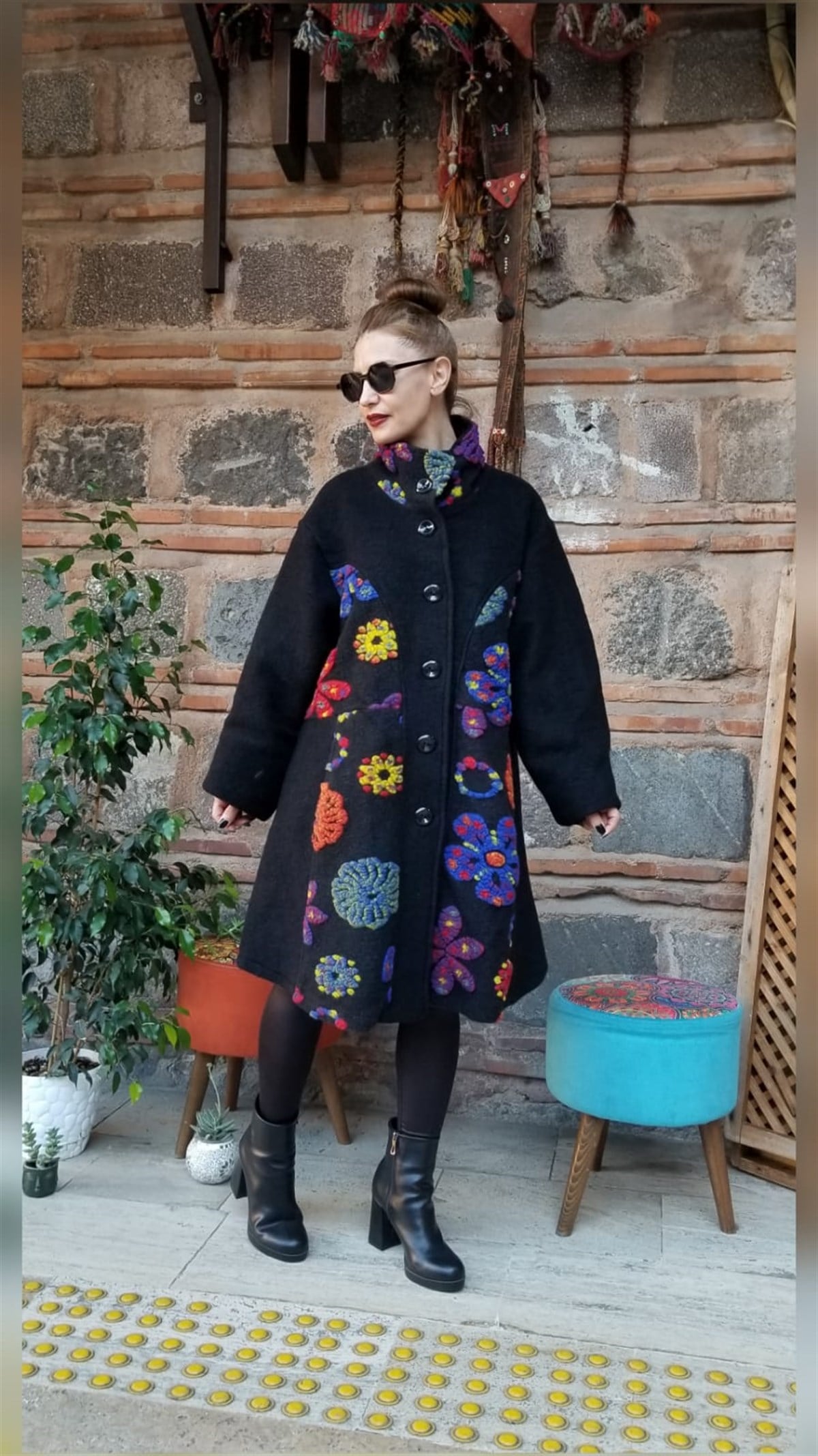 Siyah Çiçekli Keçe Kaban