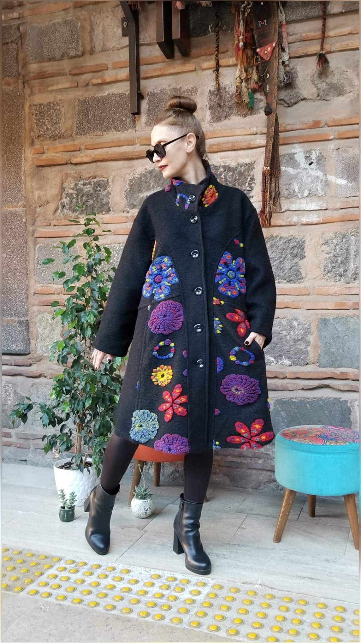 Siyah Çiçekli Kece Kaban